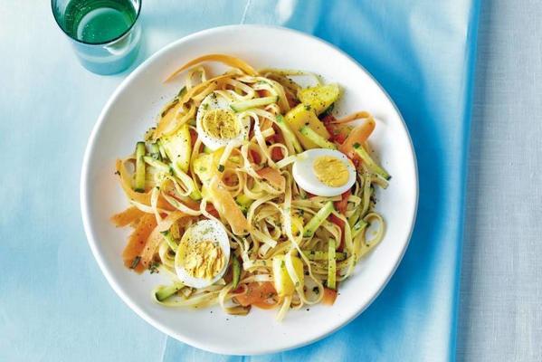 noodle salad with dragging dressing
