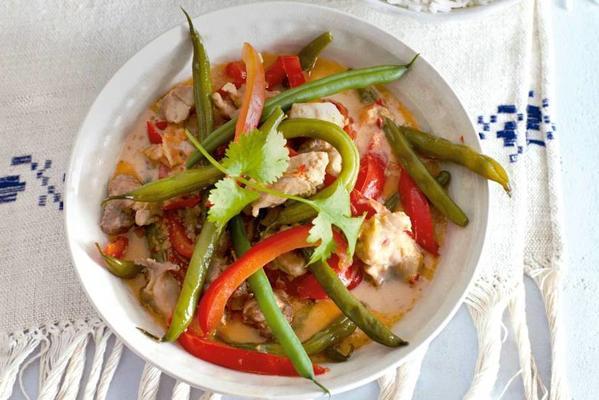 Red Curry With Chicken And Beans