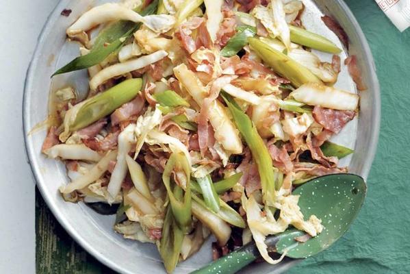 chinesekool strips with spring onion