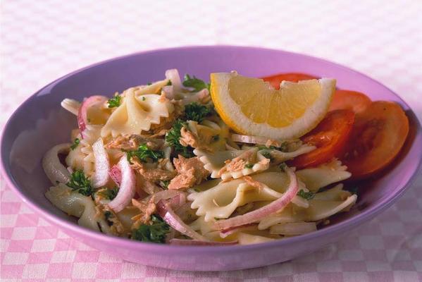 lukewarm tuna salad with lemon