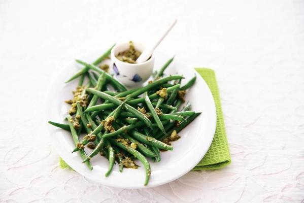 haricots verts with pesto