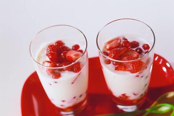 summery fruit yogurt