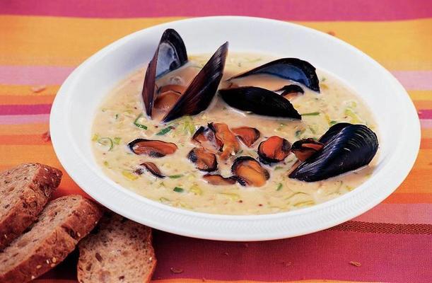 mussel soup with bokbier and leek