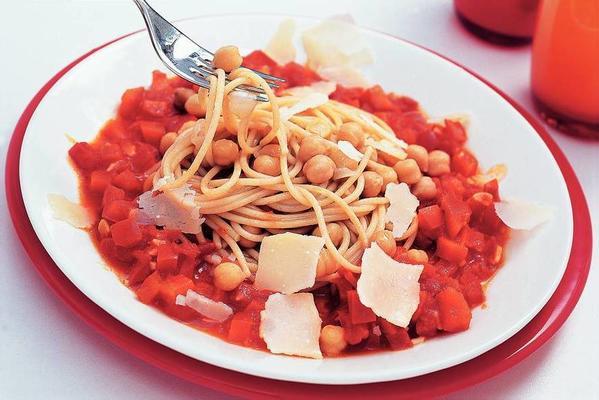 pasta with chickpeas and paprika sauce