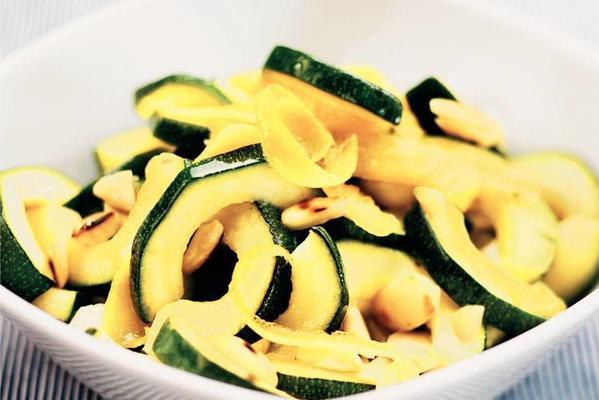 zucchini with lemon oil and almonds