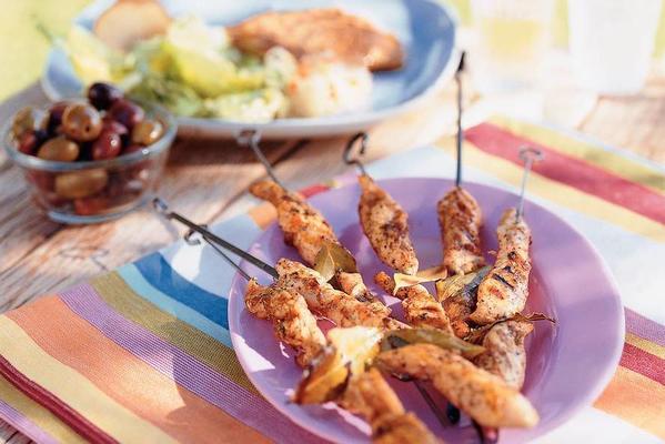 chicken skewers with oregano and cinnamon