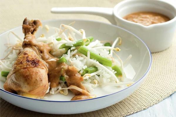 drumsticks with beans, bean sprouts and peanut sauce
