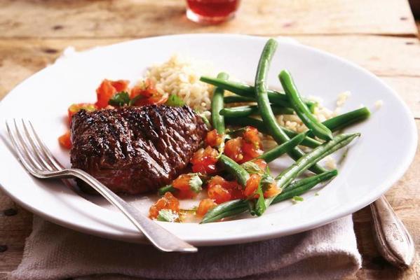 grilled steak with spicy tomato salsa and green beans