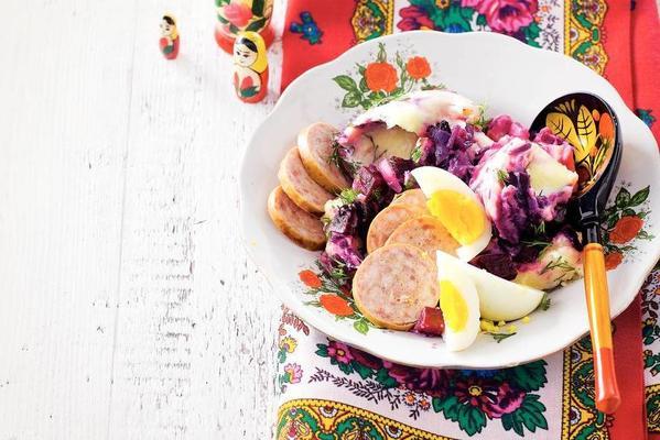 Russian beetroot stew with cabbage