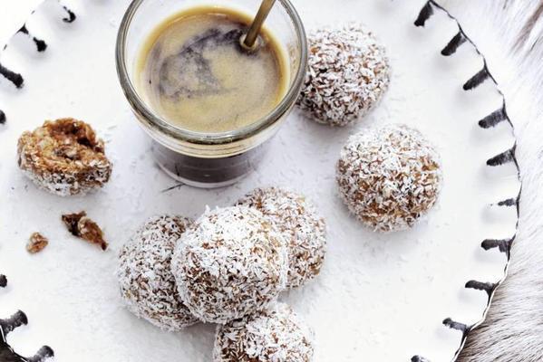choco balls with oatmeal and coconut
