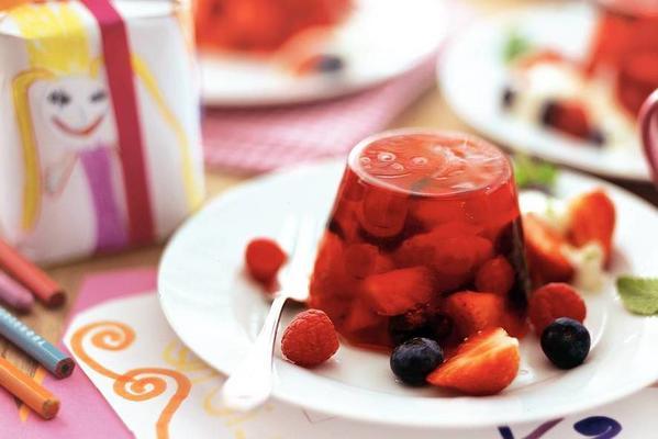 pudding of strawberries and lime cream