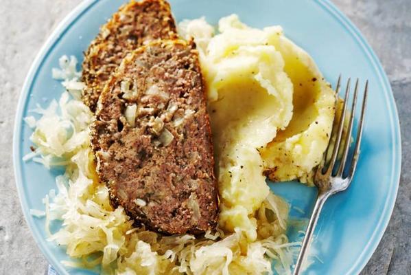 meatloaf with sauerkraut and puree