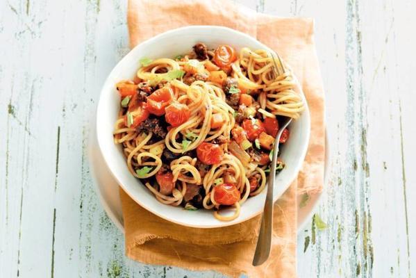 spaghetti with sausage and tomato