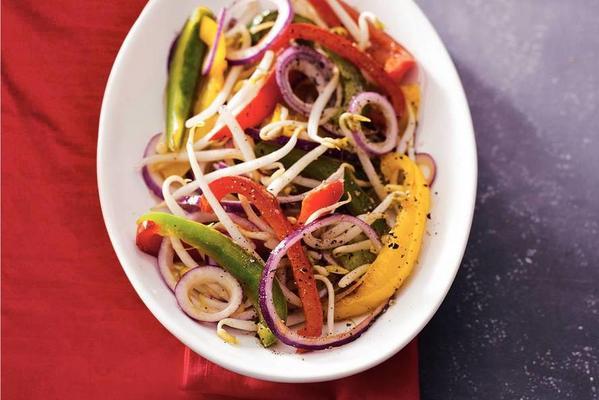 pepper salad with bean sprouts