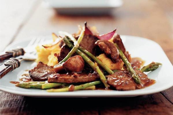 Venison with Chestnut Mushrooms and Asparagus Points