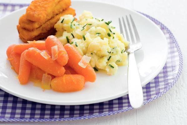 stewed carrots with fish fingers