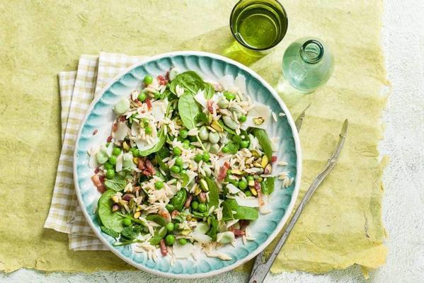 orzo salad with peas, spinach and bacon