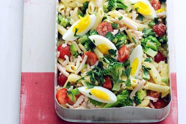 pasta salad with vadouvan, egg and chicken