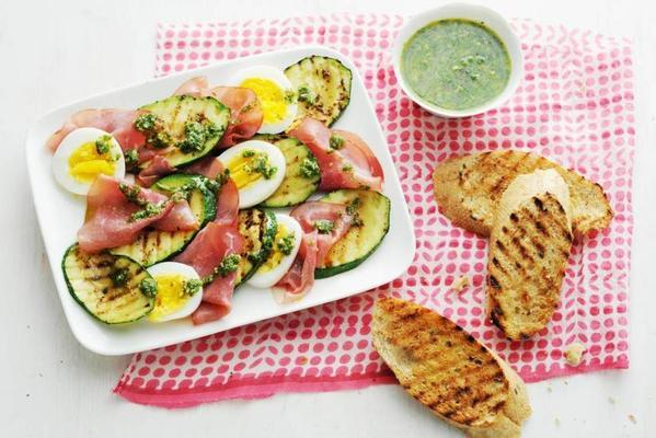 zucchini-feta salad with egg and rucola pesto