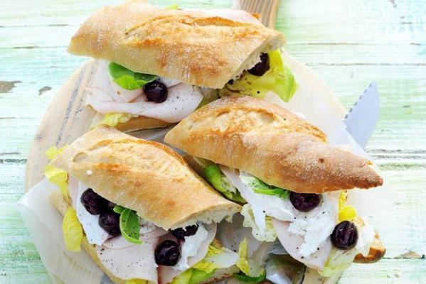 baguette with mozzarella, chicken and cherries
