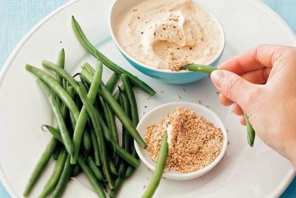green beans with hummus dip