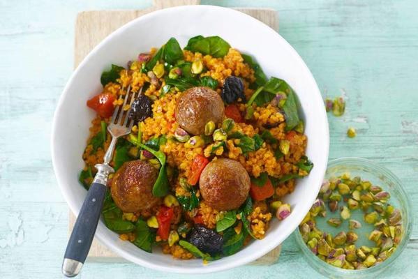 bulgur with prunes, spinach and beef balls
