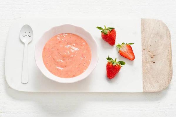 poppy: strawberry peach puree with yoghurt 7-9 months
