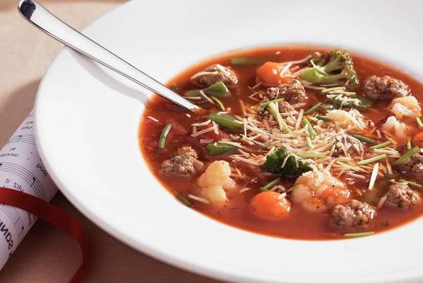 minestrone soup with meatballs