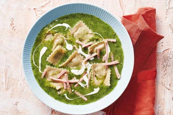 spinach soup with ravioli