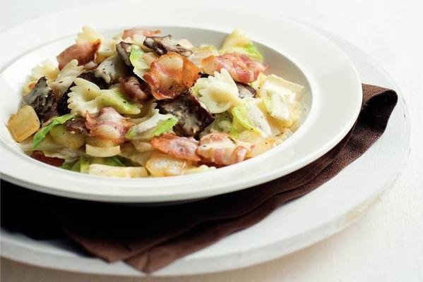 pasta with chicory and breakfast bacon