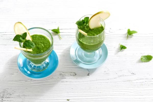 pear-spinach-ginger smoothie