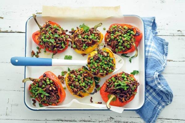 peppers stuffed with garden peas and minced meat