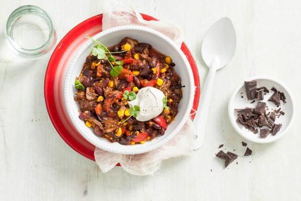 chili con carne with stew, coffee and chocolate