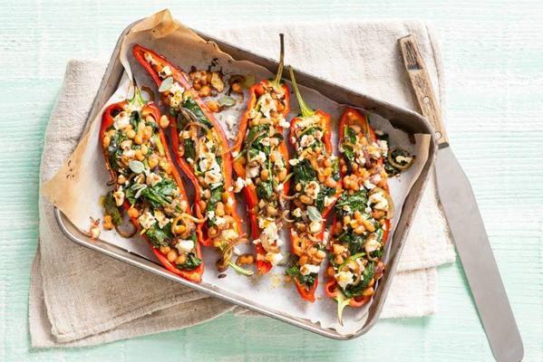 Pointed peppers stuffed with spinach and white cheese