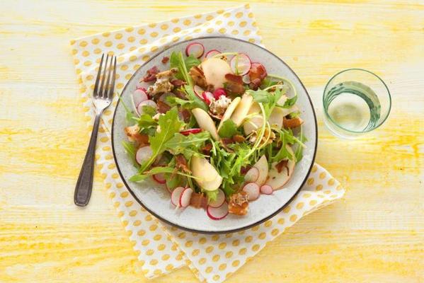 rapeseed salad with apple and goat cheese croutons