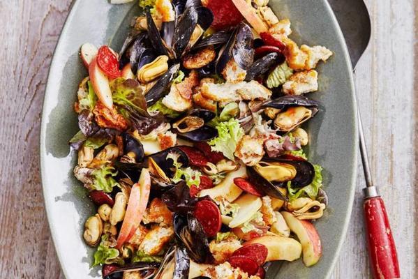 tough autumn salad with mussels