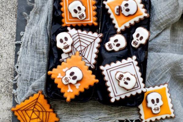 skull cookies