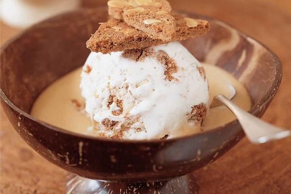 speculaas ice cream with bokbiersabayon