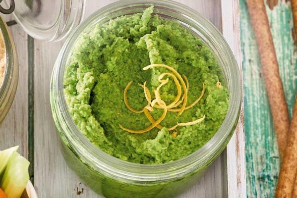 pea hummus with herbs and lime