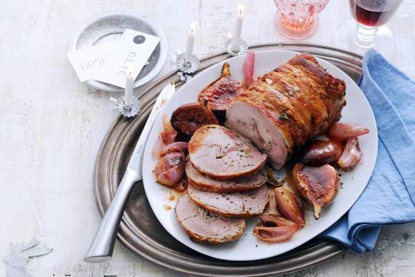 pork roulade with bacon, figs and balsamic onions