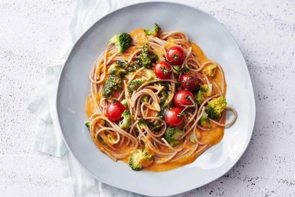wholemeal spaghetti with almond pesto and broccoli