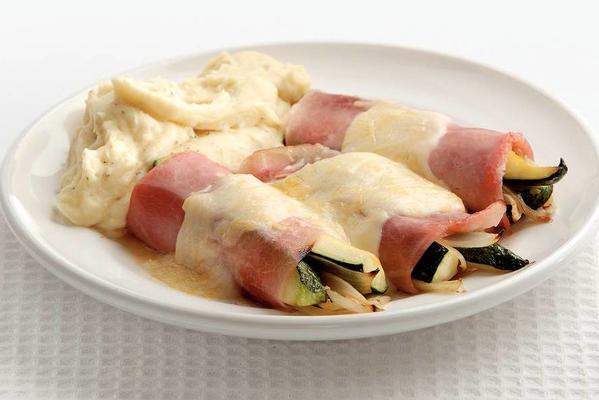 zucchini with ham and old cheese