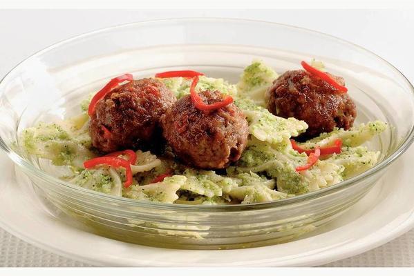 broccoli pasta with cheese-meatballs