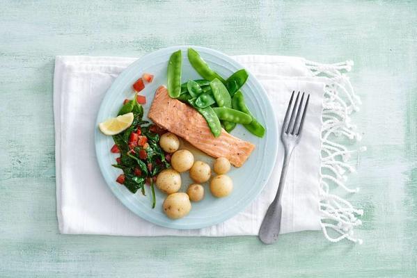 salmon with potatoes, spinach and snow peas