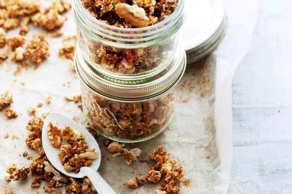 savory granola with spelled, walnuts and cumin