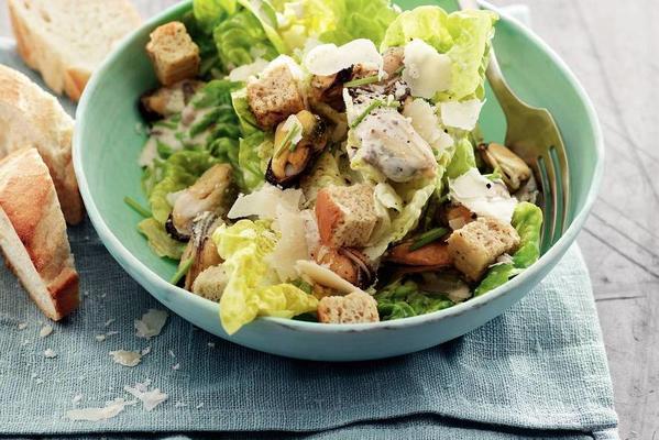 Fastest caesar salad with mussels