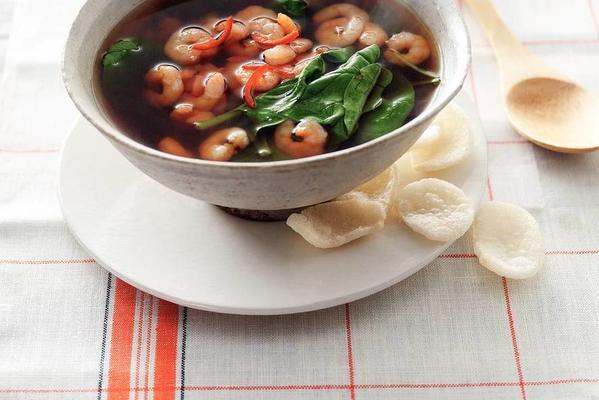 oriental shrimp soup with spinach and ginger