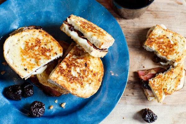 sandwich with bacon, goat cheese and prunes