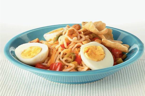 noodles with sweet-sour vegetables and egg