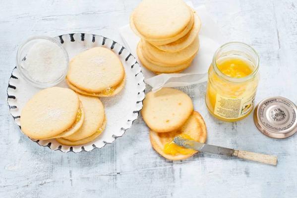 coconut whoopies with lemon curd